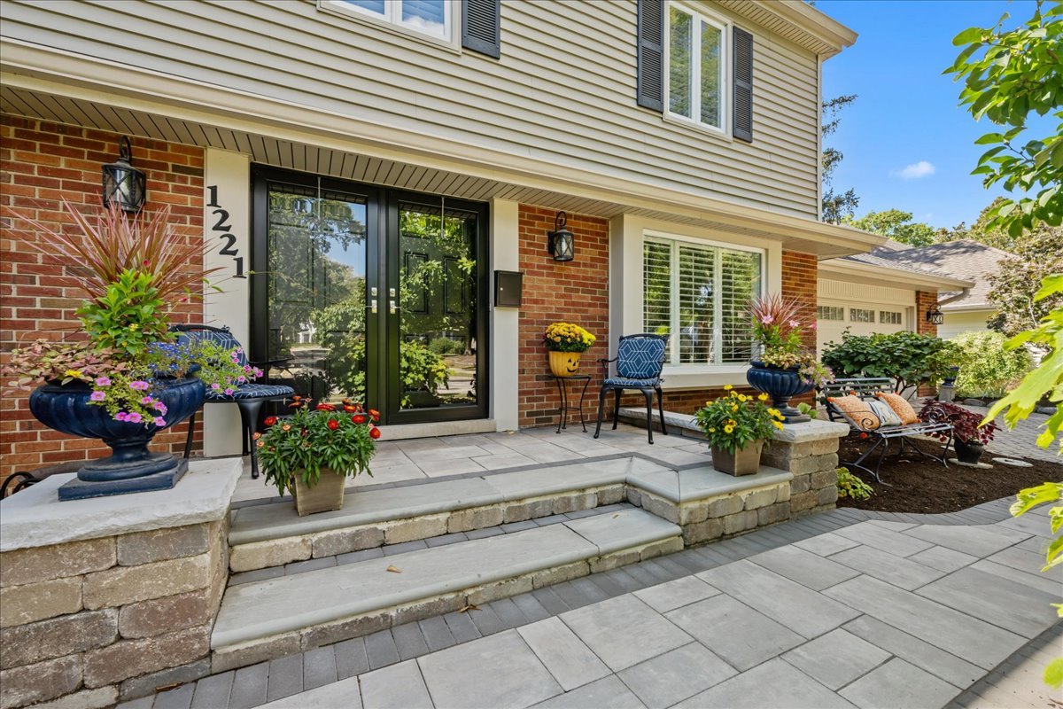 1221 N Loomis Street, Naperville, IL 60563