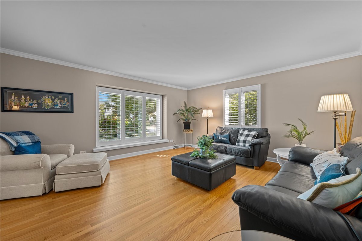 1221 N Loomis Street, Naperville, IL 60563