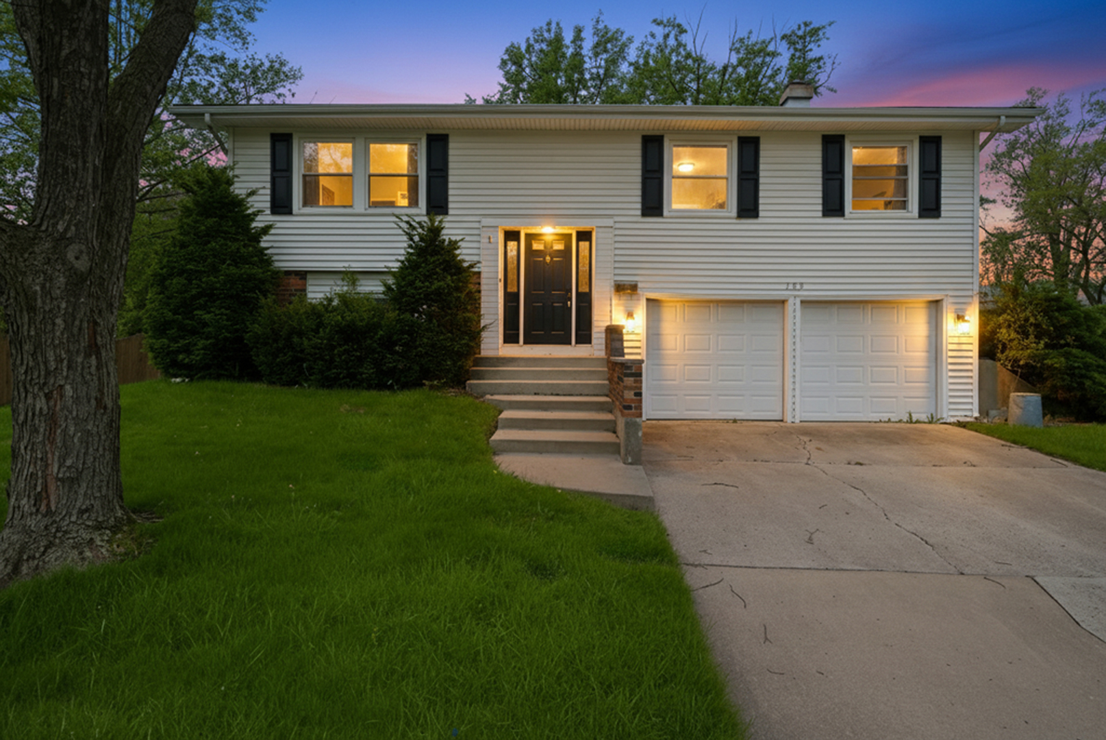 2S206 Mayfield Lane, Glen Ellyn, IL 60137