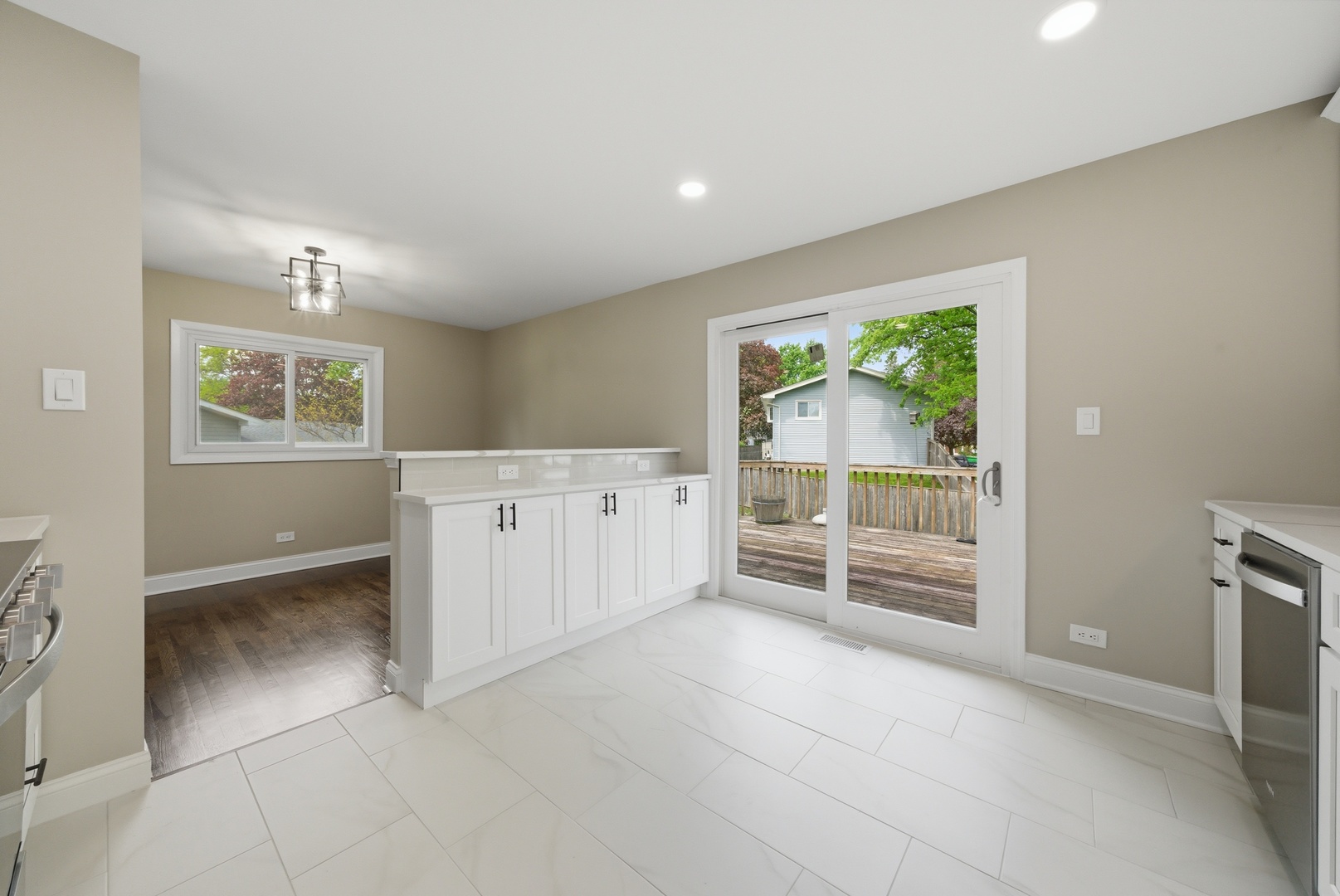2S206 Mayfield Lane, Glen Ellyn, IL 60137