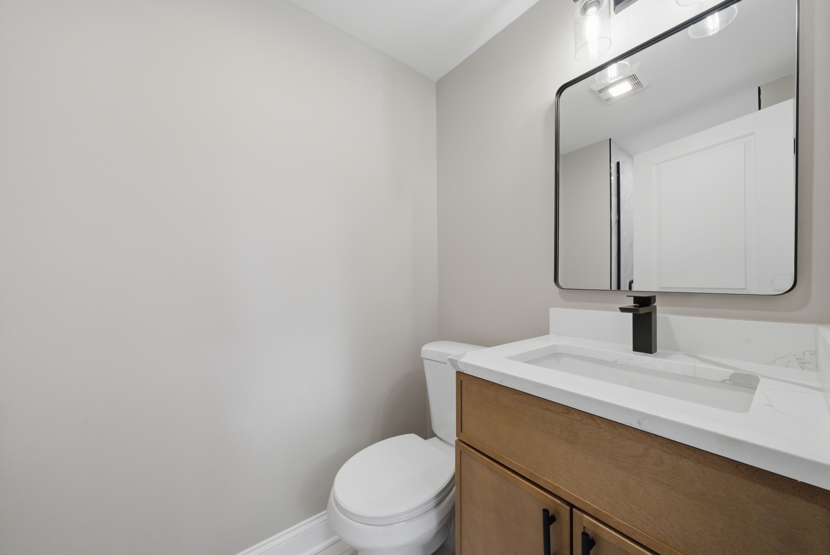 2S206 Mayfield Lane, Glen Ellyn, IL 60137