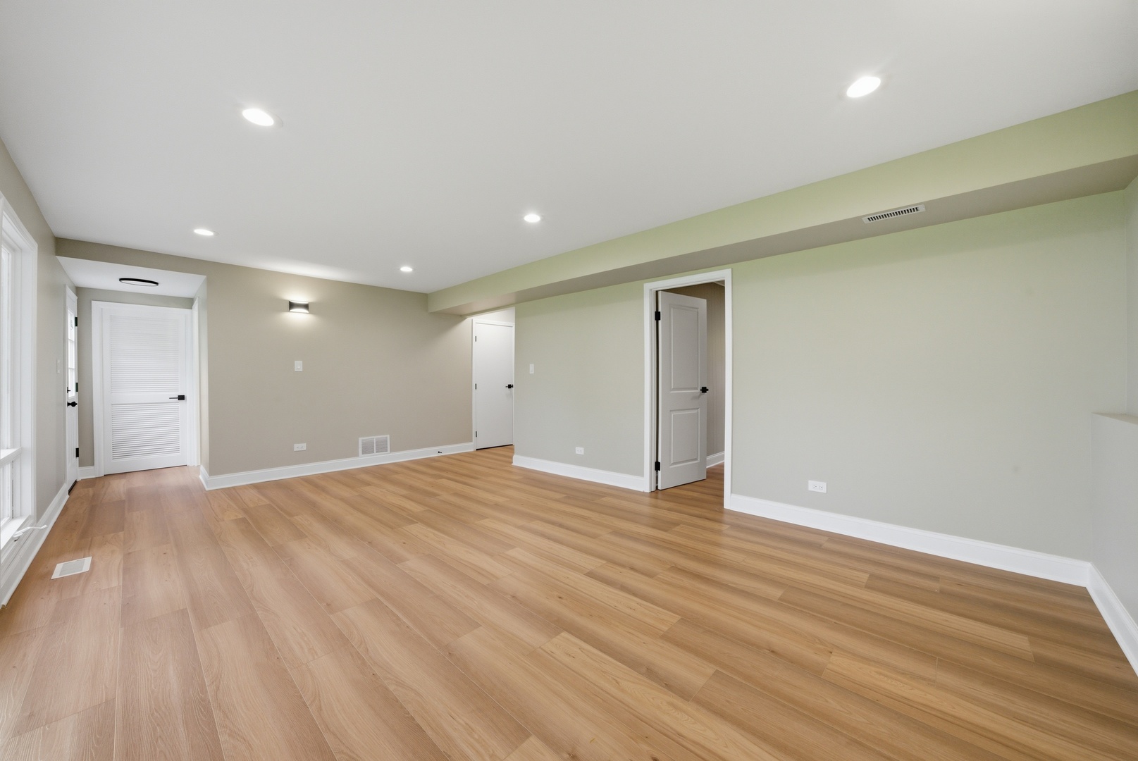 2S206 Mayfield Lane, Glen Ellyn, IL 60137