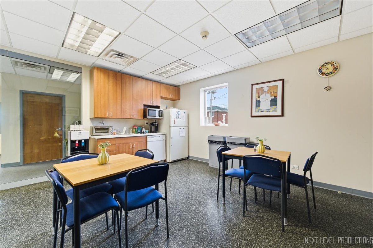 2051 Ogden Avenue, Downers Grove, IL 60515