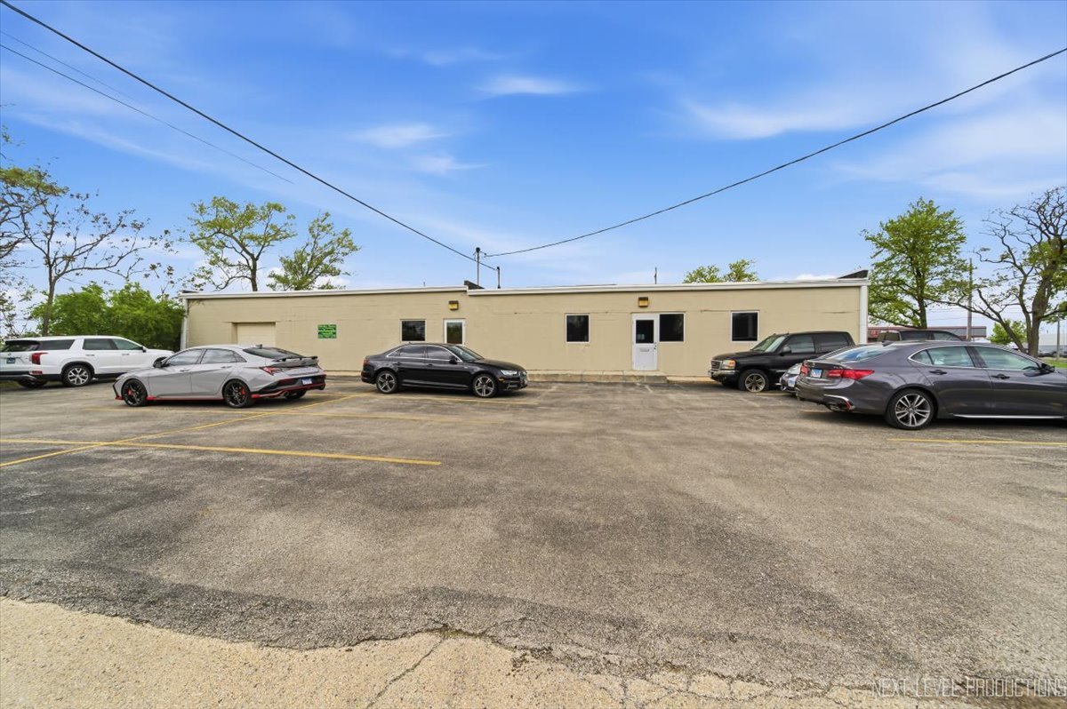 2051 Ogden Avenue, Downers Grove, IL 60515