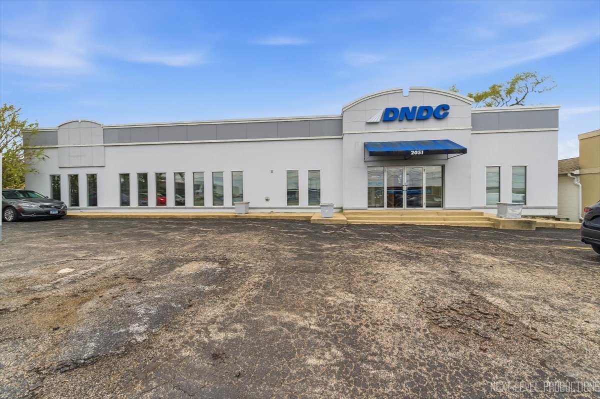 2051 Ogden Avenue, Downers Grove, IL 60515