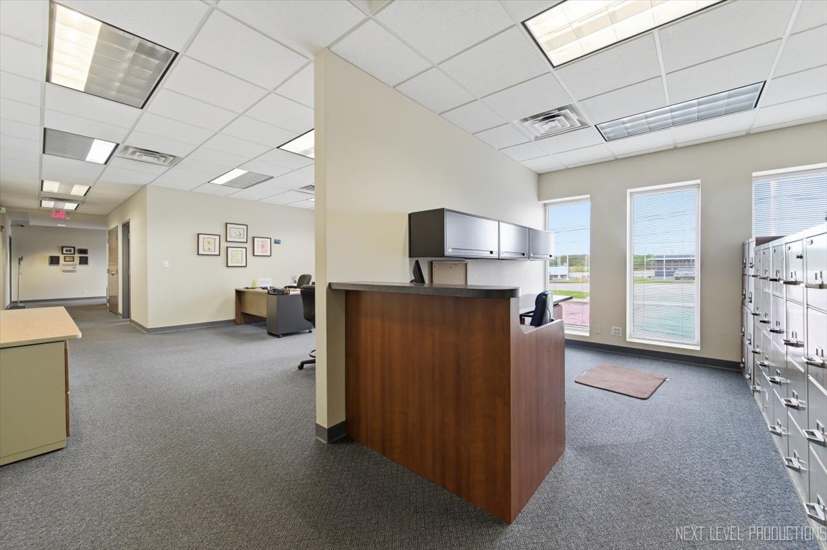 2051 Ogden Avenue, Downers Grove, IL 60515