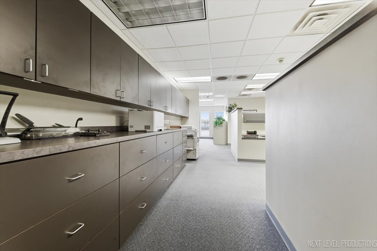 2051 Ogden Avenue, Downers Grove, IL 60515