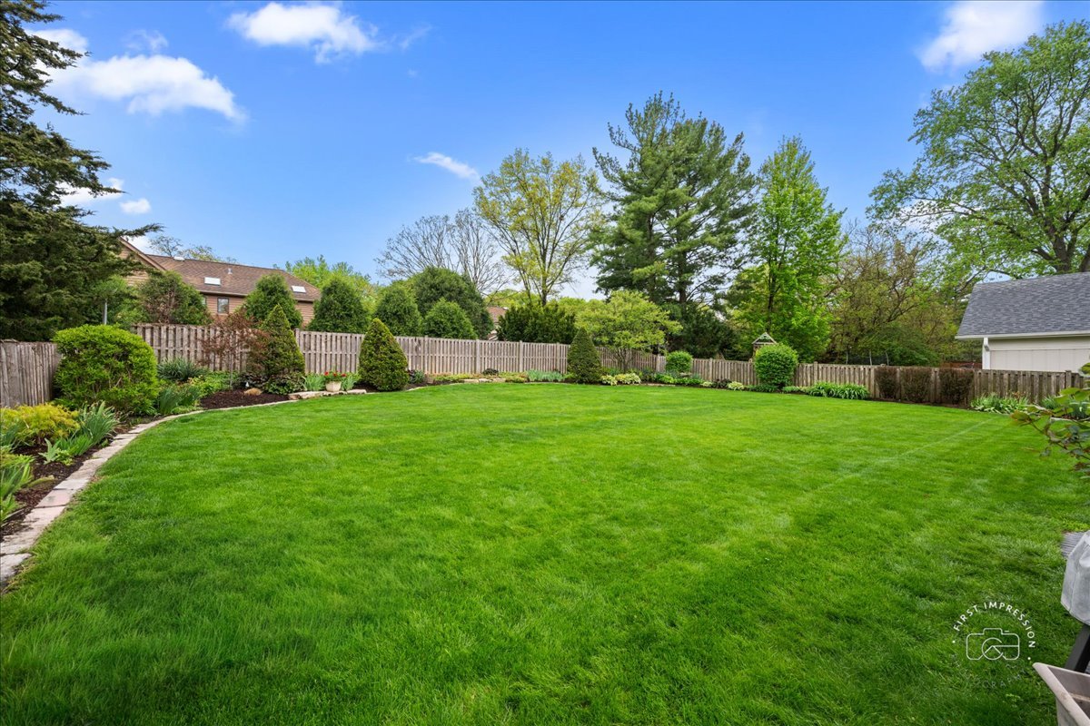 924 Royal Blackheath Court, Naperville, IL 60563