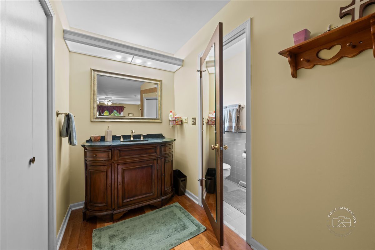 924 Royal Blackheath Court, Naperville, IL 60563