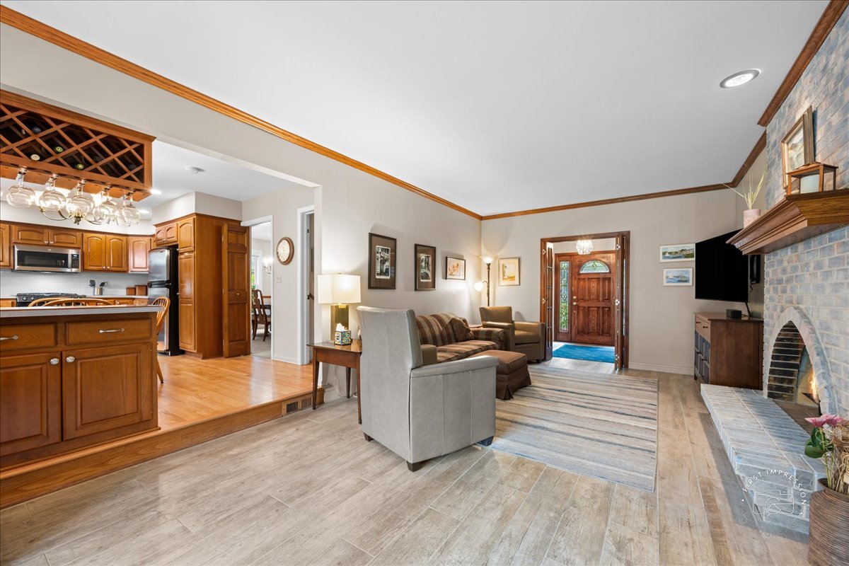 924 Royal Blackheath Court, Naperville, IL 60563