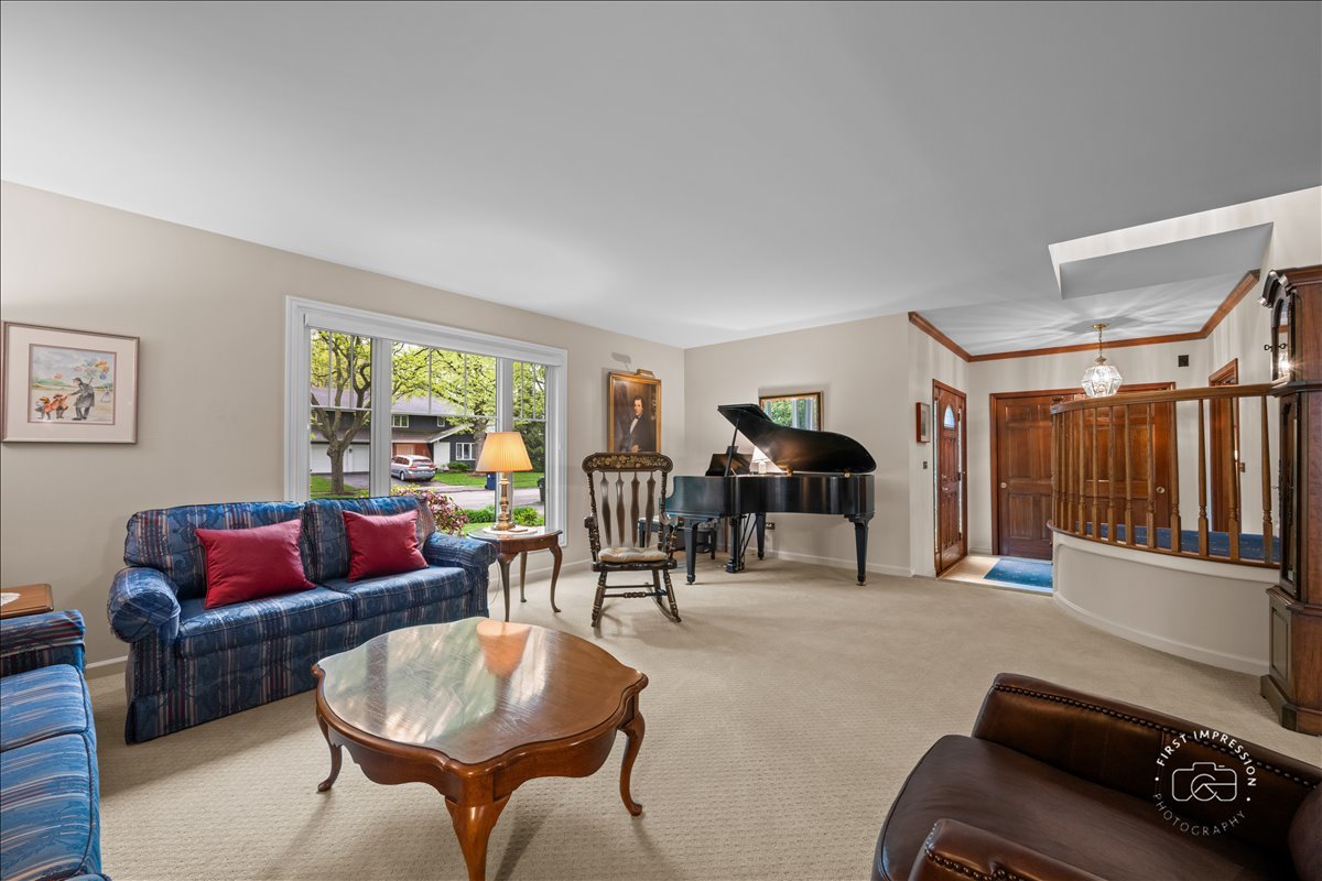 924 Royal Blackheath Court, Naperville, IL 60563