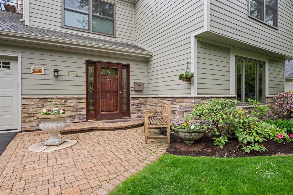 924 Royal Blackheath Court, Naperville, IL 60563