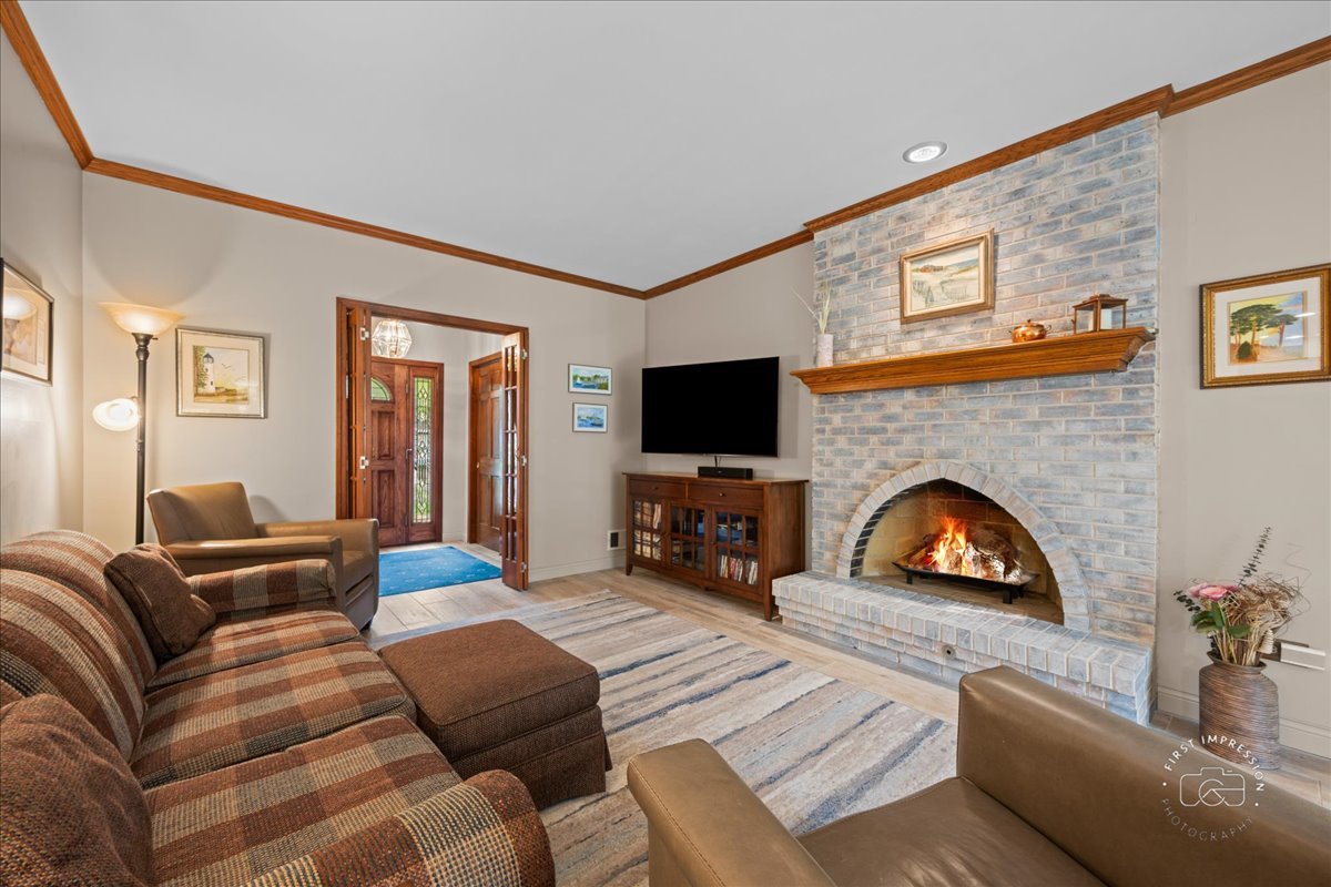 924 Royal Blackheath Court, Naperville, IL 60563