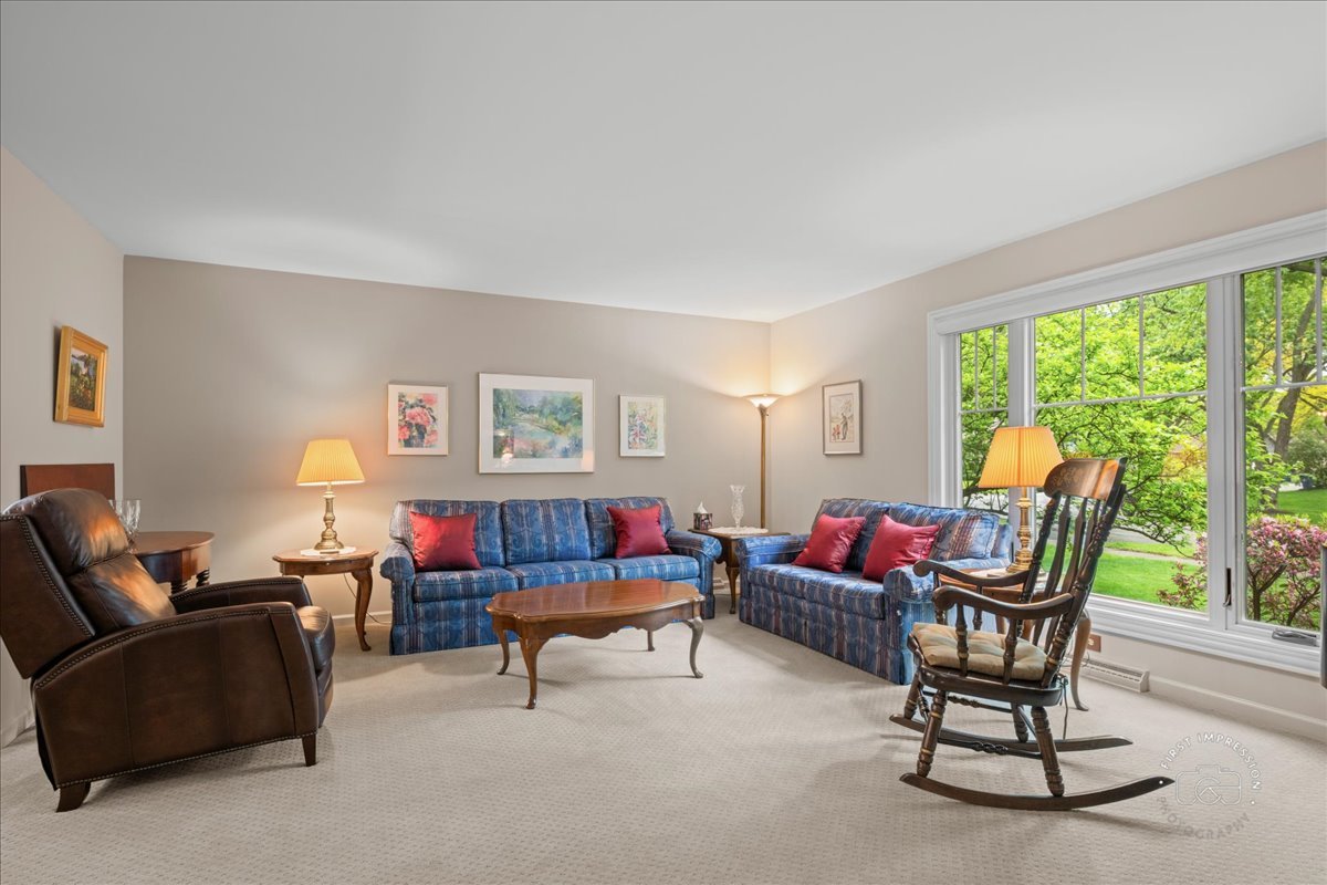 924 Royal Blackheath Court, Naperville, IL 60563