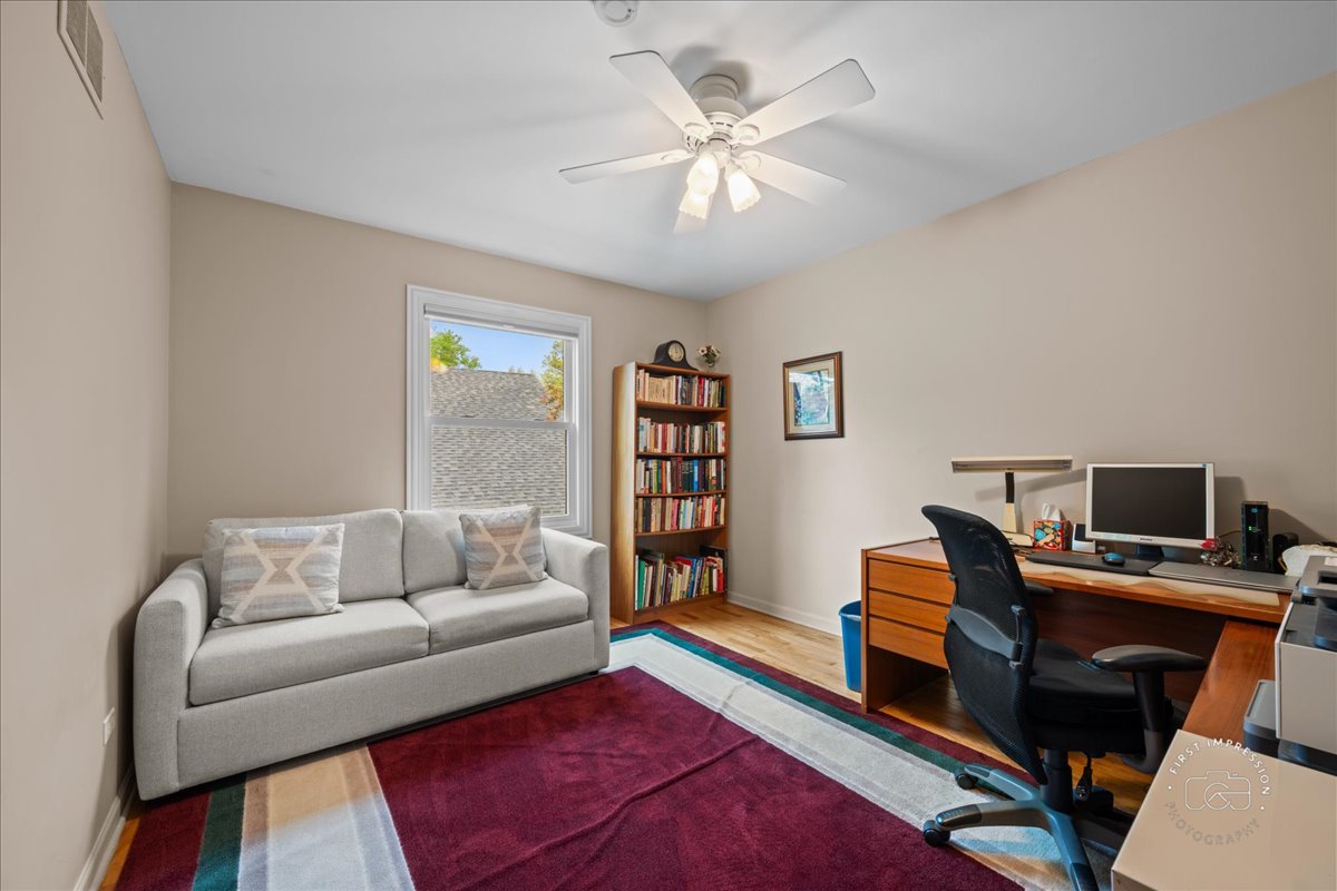 924 Royal Blackheath Court, Naperville, IL 60563