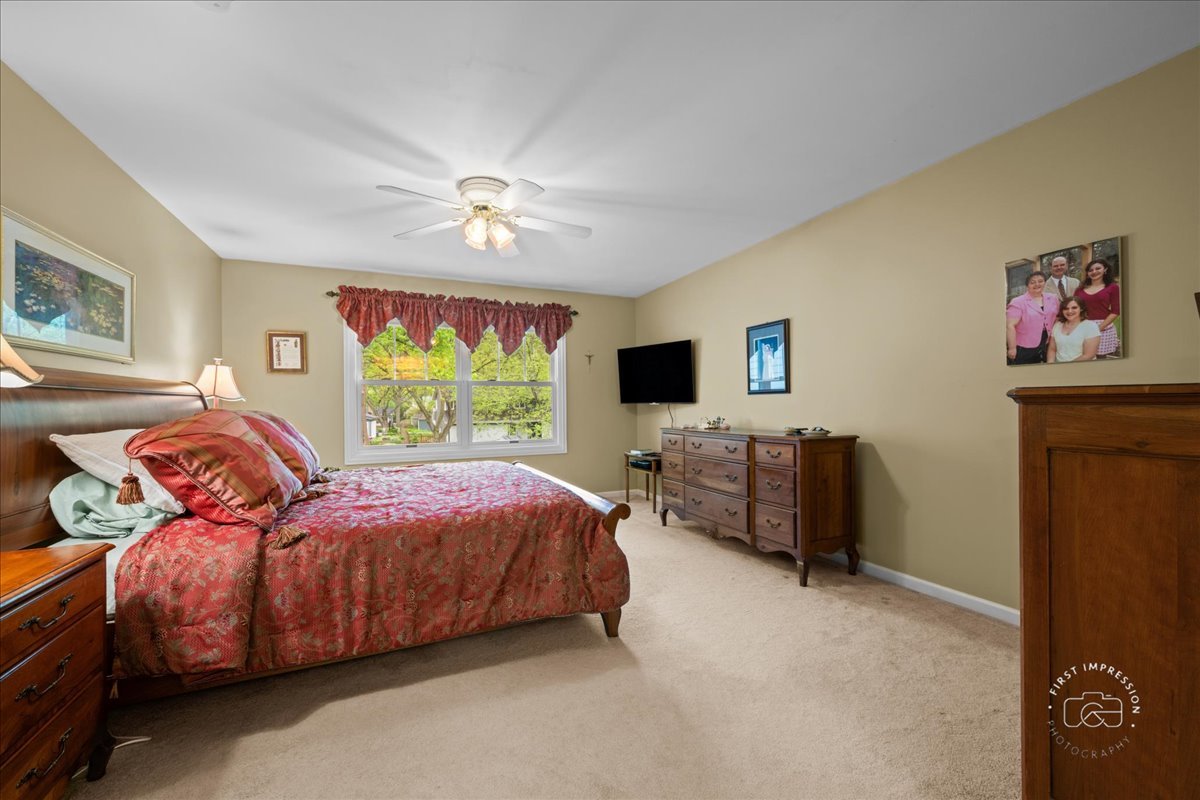 924 Royal Blackheath Court, Naperville, IL 60563