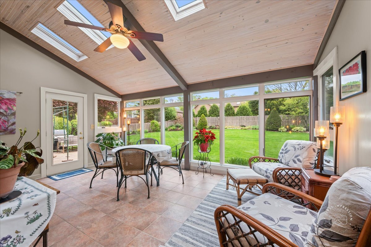 924 Royal Blackheath Court, Naperville, IL 60563