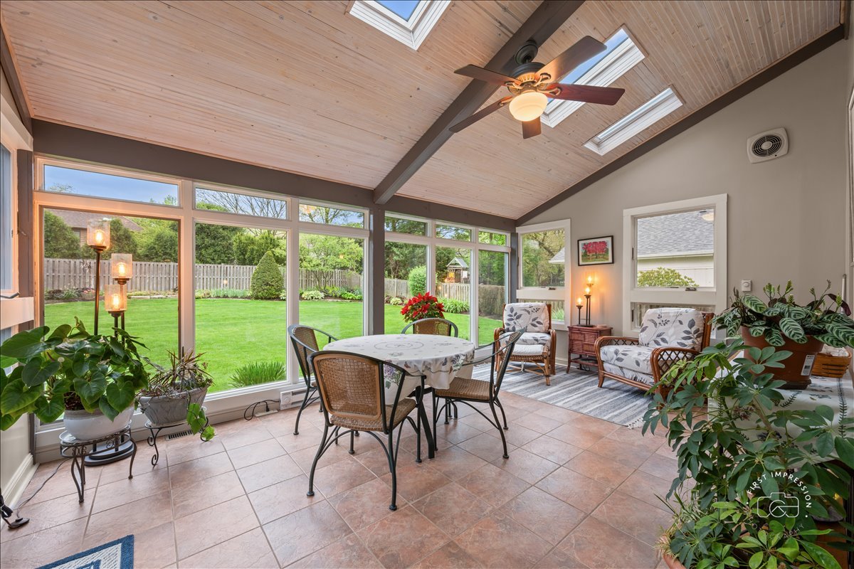 924 Royal Blackheath Court, Naperville, IL 60563