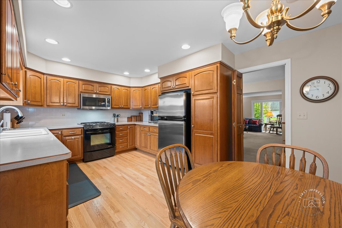 924 Royal Blackheath Court, Naperville, IL 60563