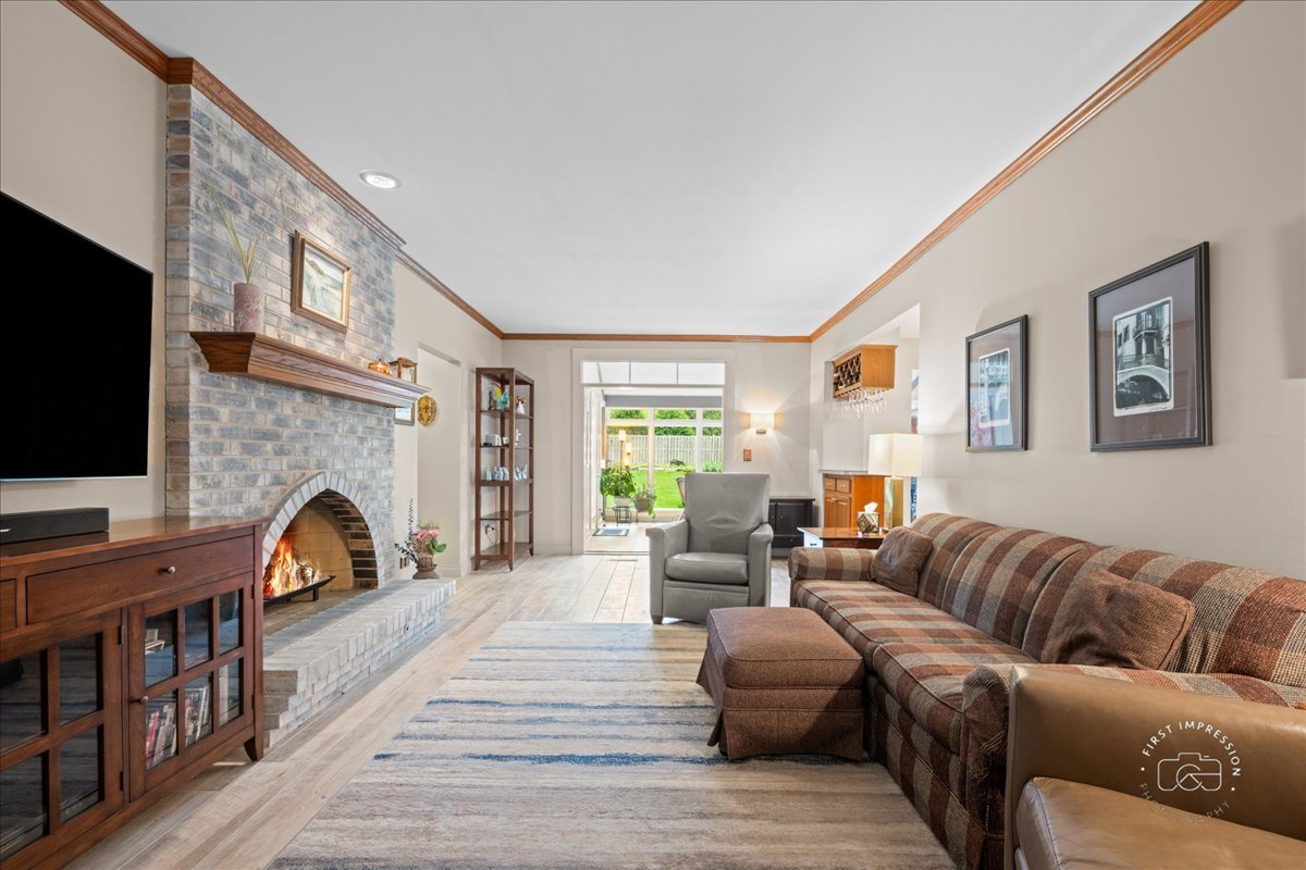 924 Royal Blackheath Court, Naperville, IL 60563