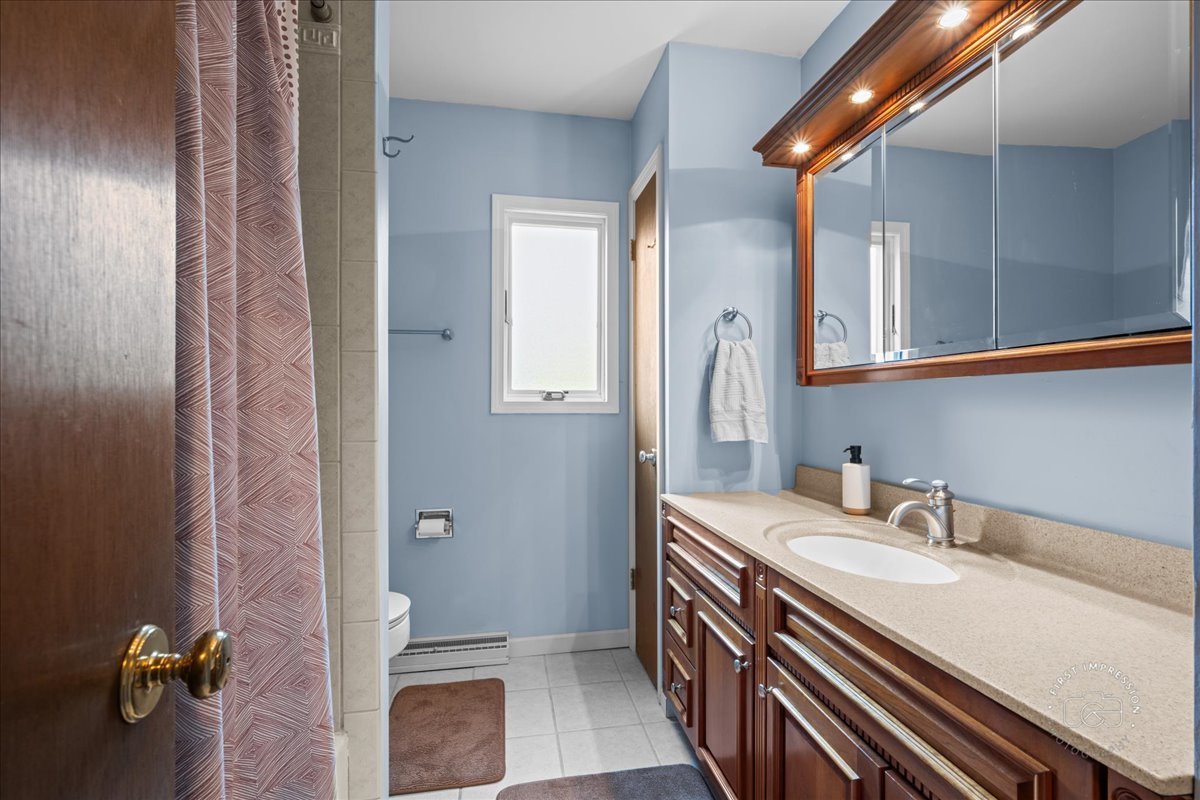 924 Royal Blackheath Court, Naperville, IL 60563