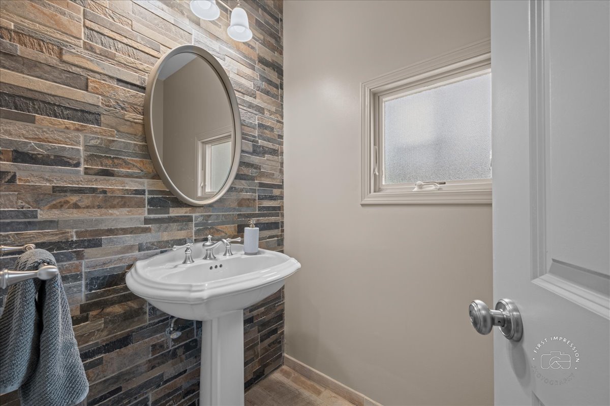 924 Royal Blackheath Court, Naperville, IL 60563