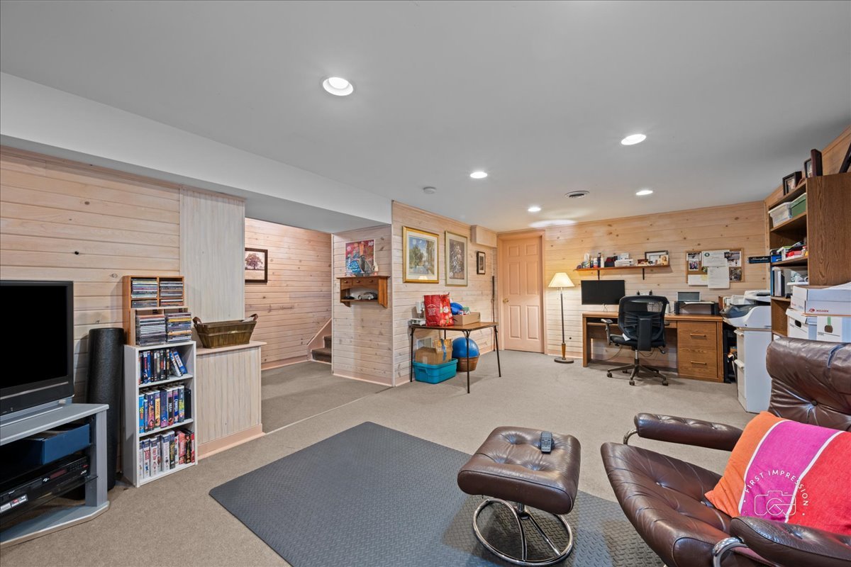 924 Royal Blackheath Court, Naperville, IL 60563