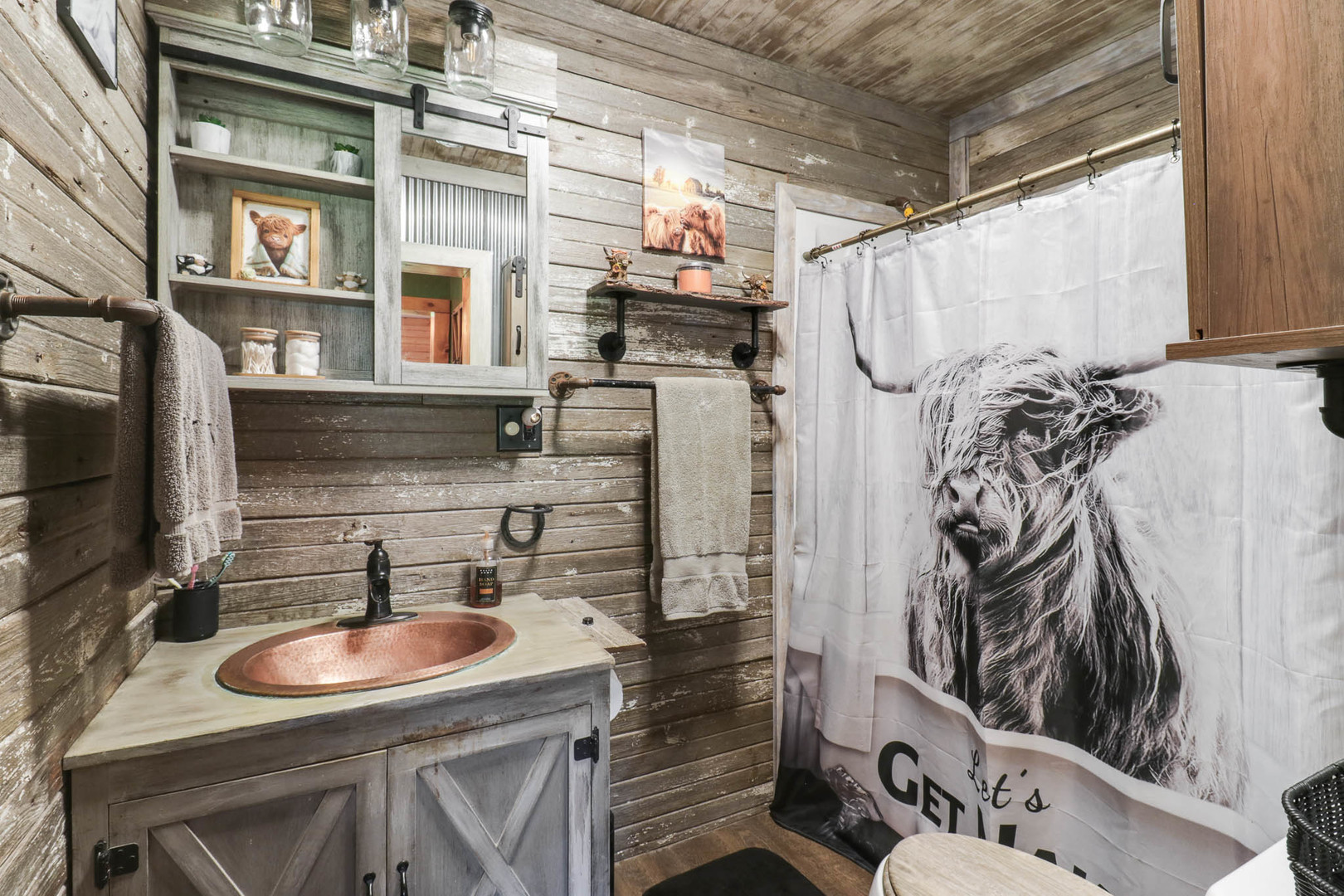 2463 Red Tail Hawk Road, Clinton, IL 61727