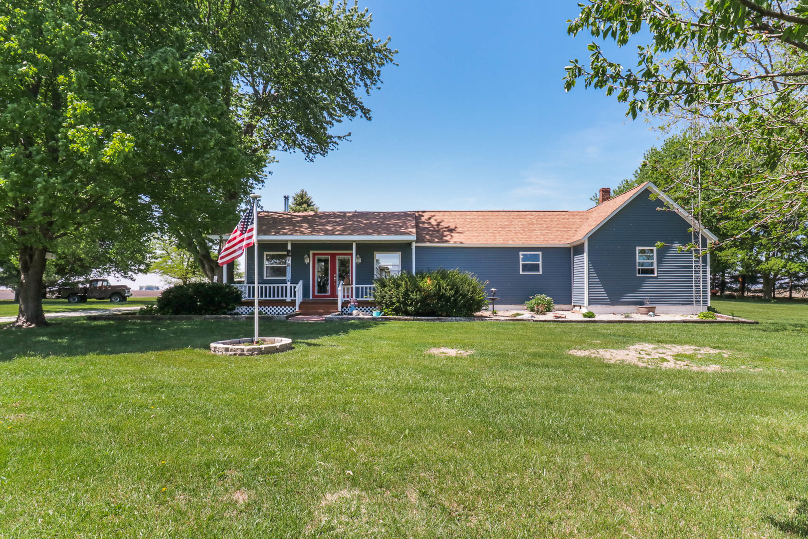 2463 Red Tail Hawk Road, Clinton, IL 61727