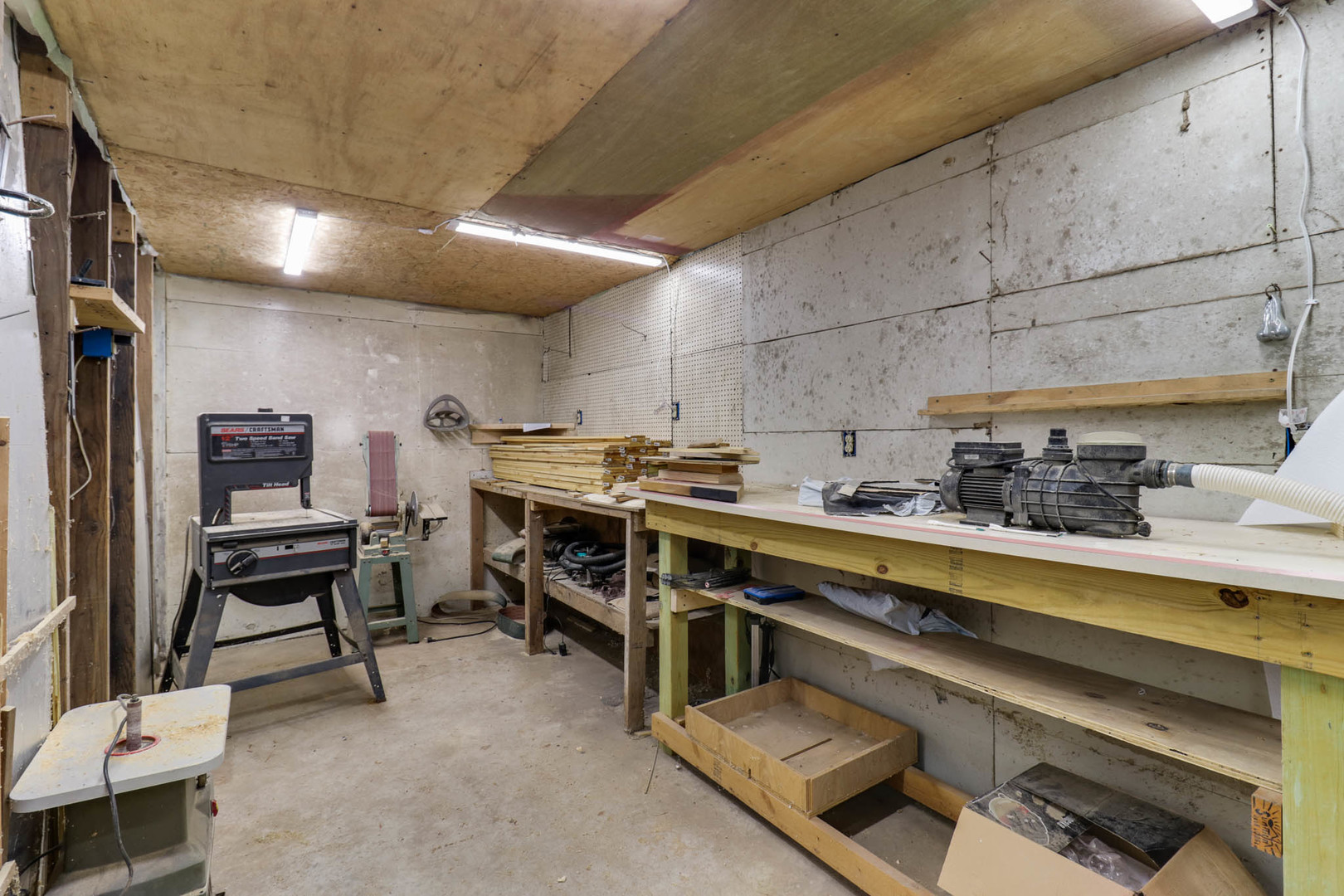 2463 Red Tail Hawk Road, Clinton, IL 61727