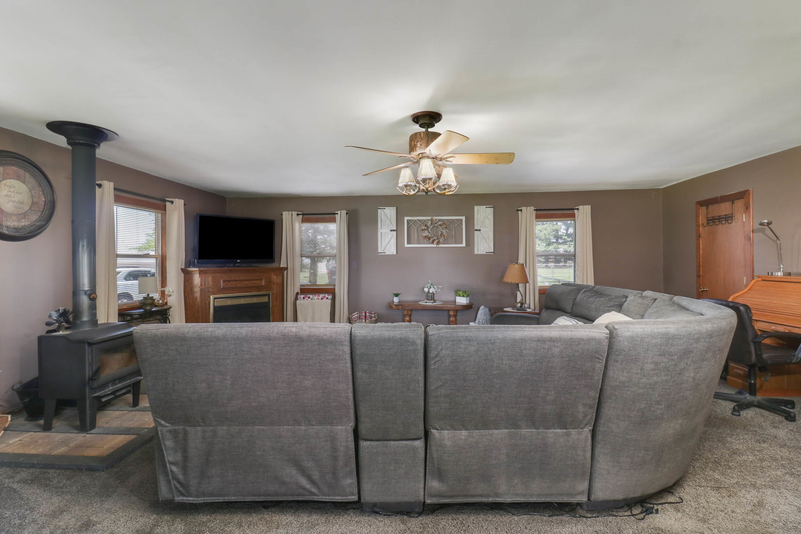 2463 Red Tail Hawk Road, Clinton, IL 61727