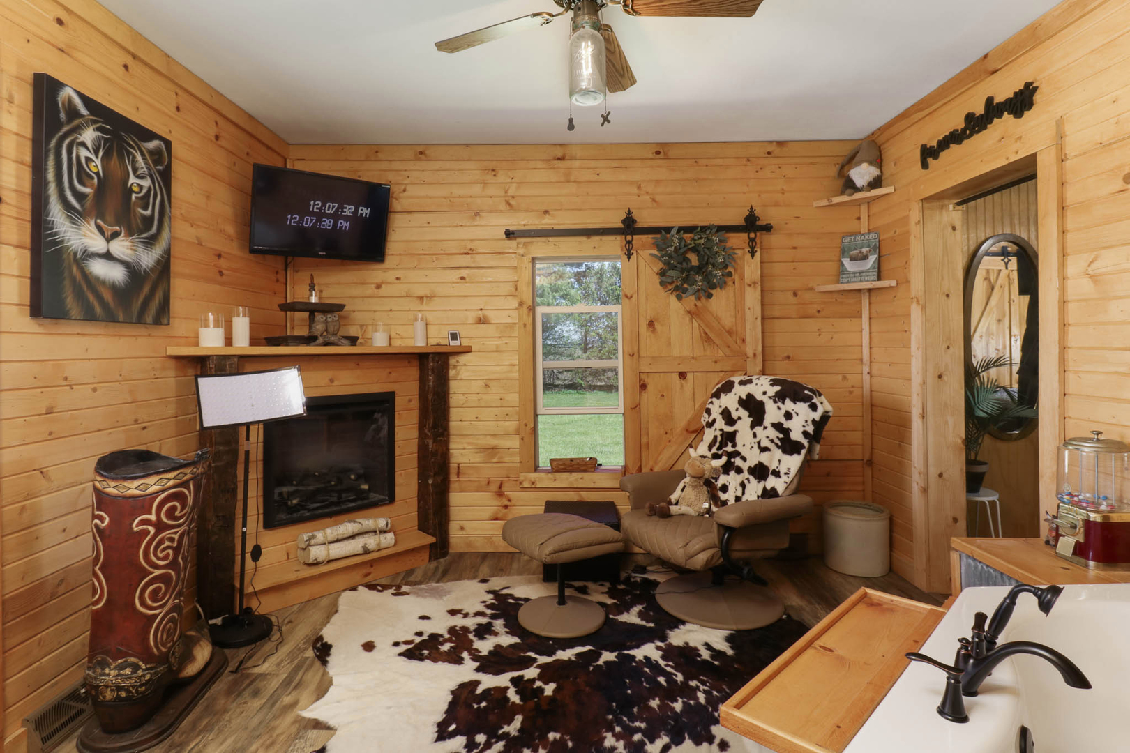 2463 Red Tail Hawk Road, Clinton, IL 61727