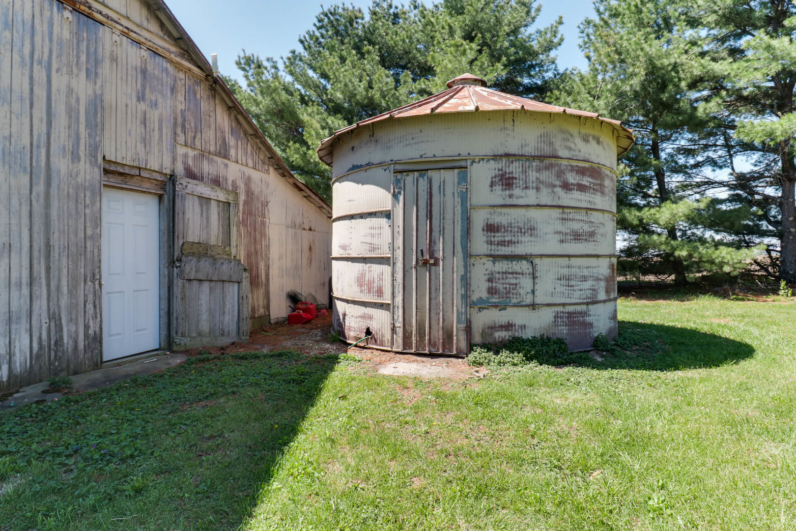 2463 Red Tail Hawk Road, Clinton, IL 61727