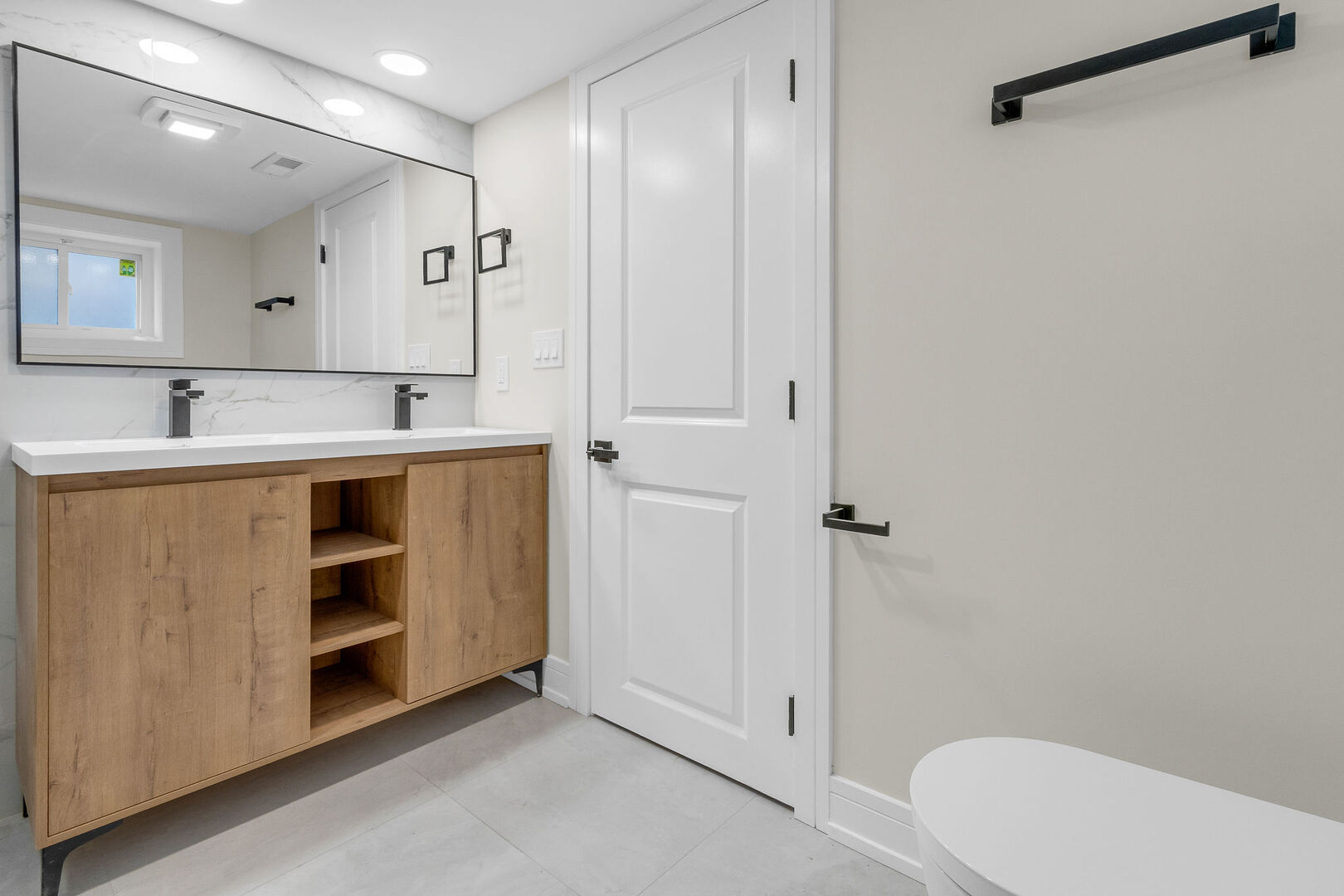 11247 S Central Park Avenue, Chicago, IL 60655