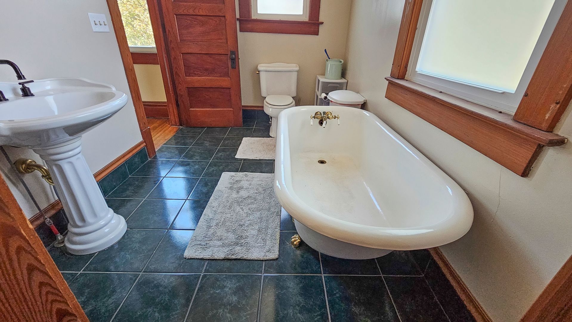 411 W Main Street, Clinton, IL 61727