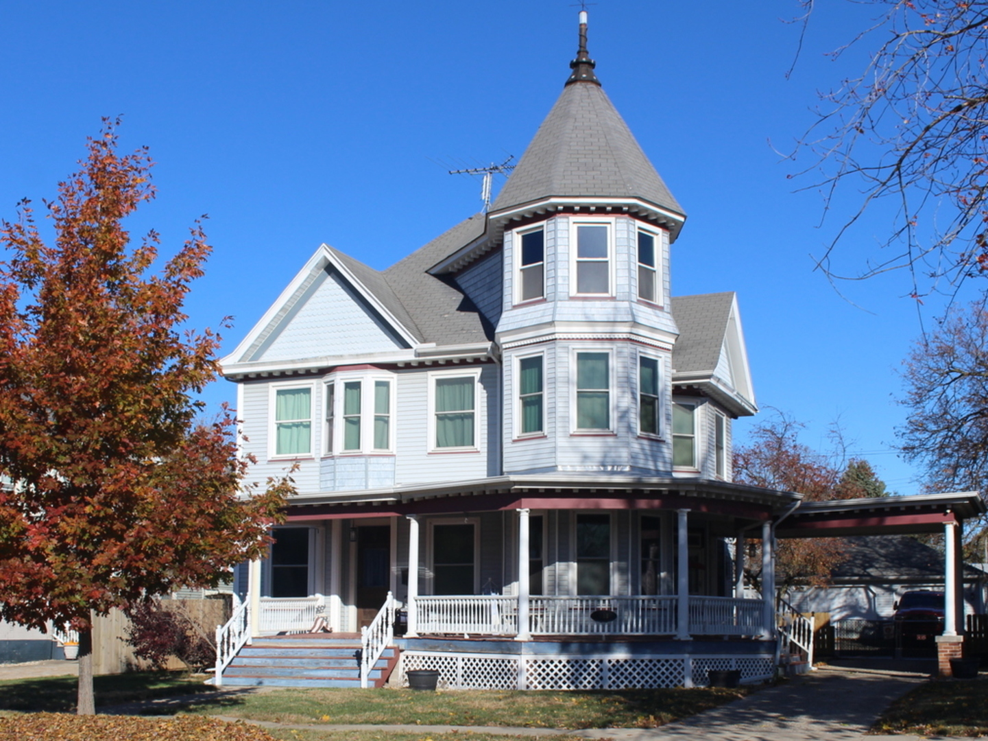 411 W Main Street, Clinton, IL 61727
