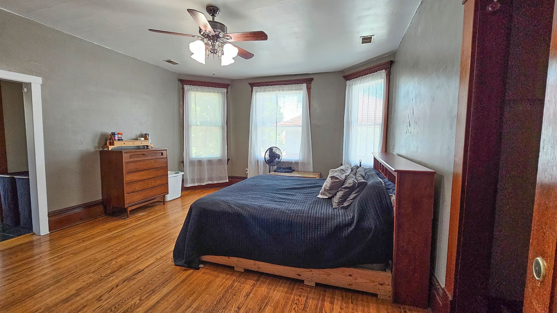 411 W Main Street, Clinton, IL 61727