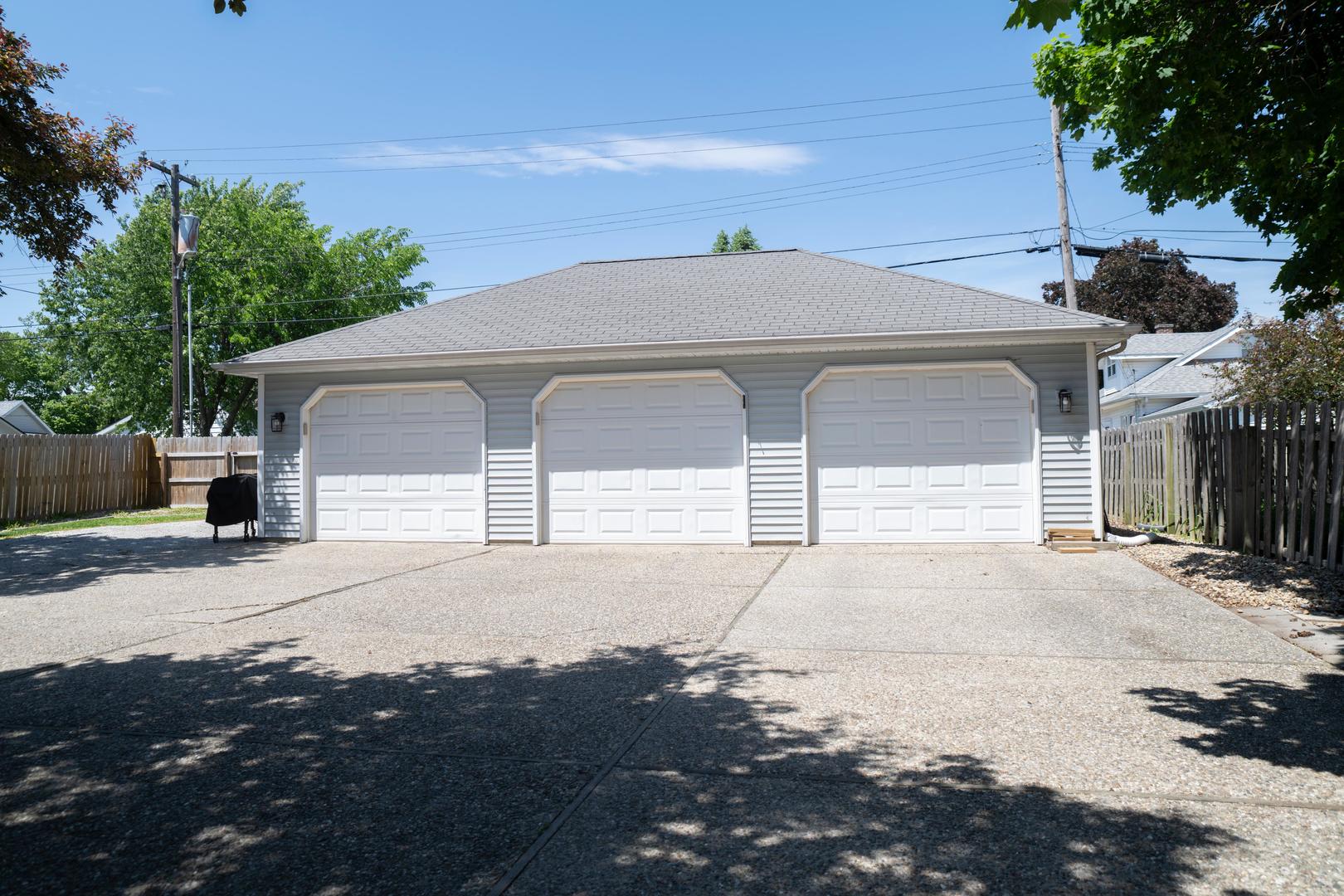411 W Main Street, Clinton, IL 61727