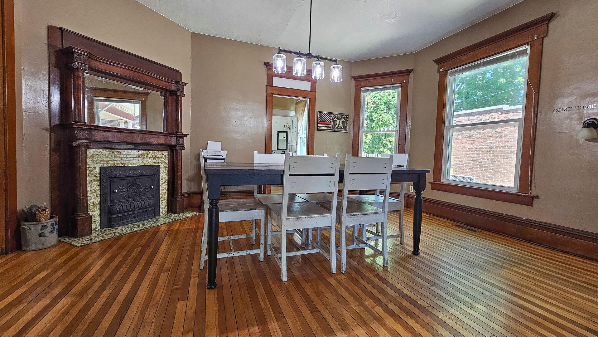 411 W Main Street, Clinton, IL 61727