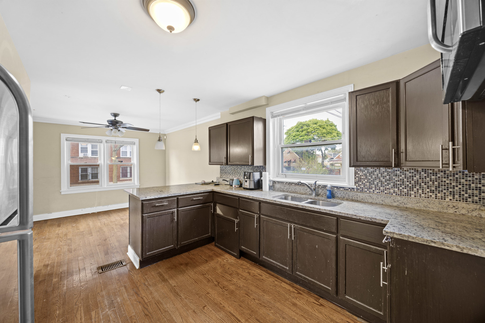 7801 S Winchester Avenue, Chicago, IL 60620