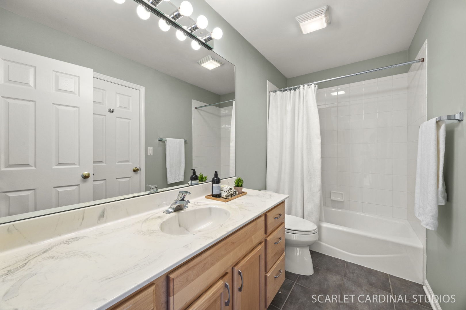 2494 Adamsway Drive, Aurora, IL 60502