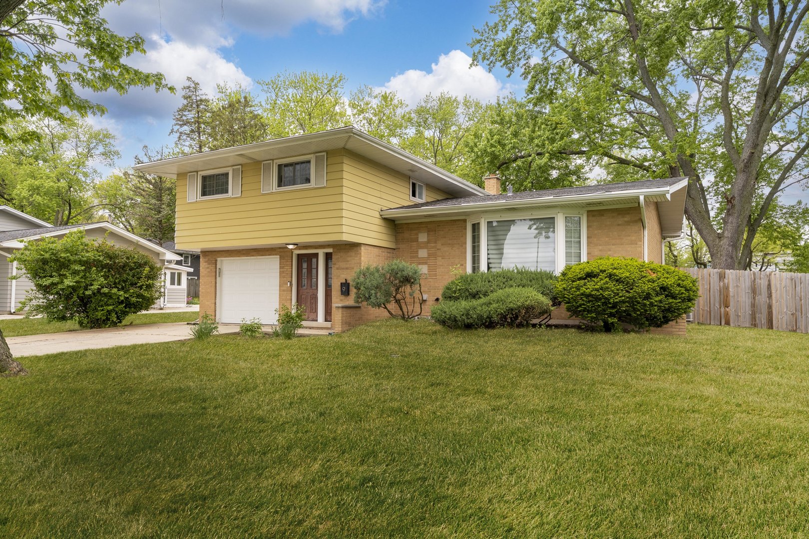 9 Sycamore Drive, Naperville, IL 60540