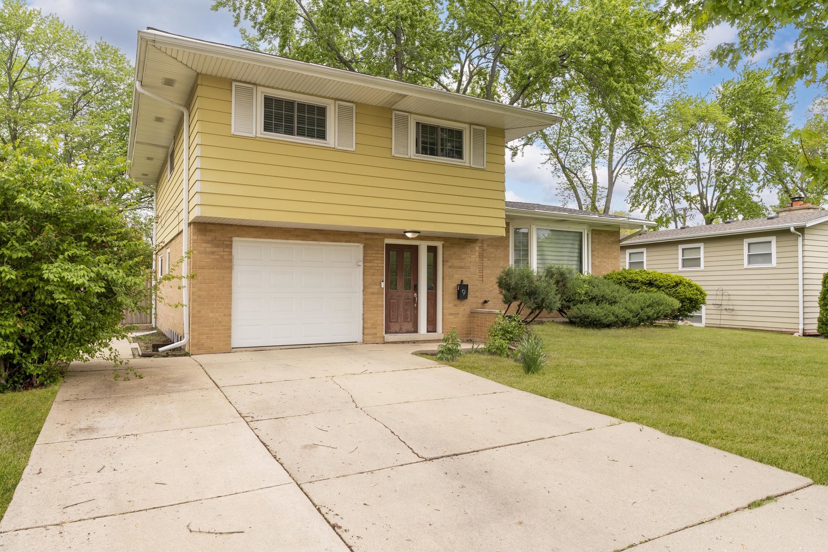 9 Sycamore Drive, Naperville, IL 60540