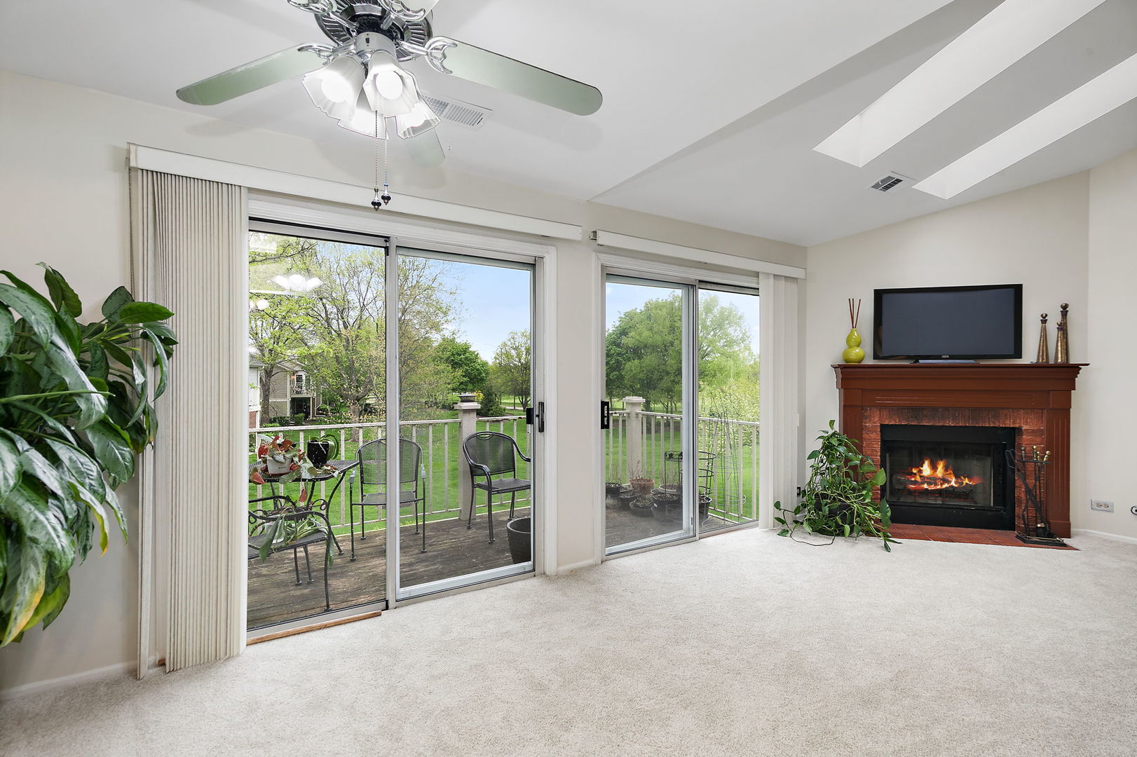 2838 Meadow Lane #W2, Schaumburg, IL 60193