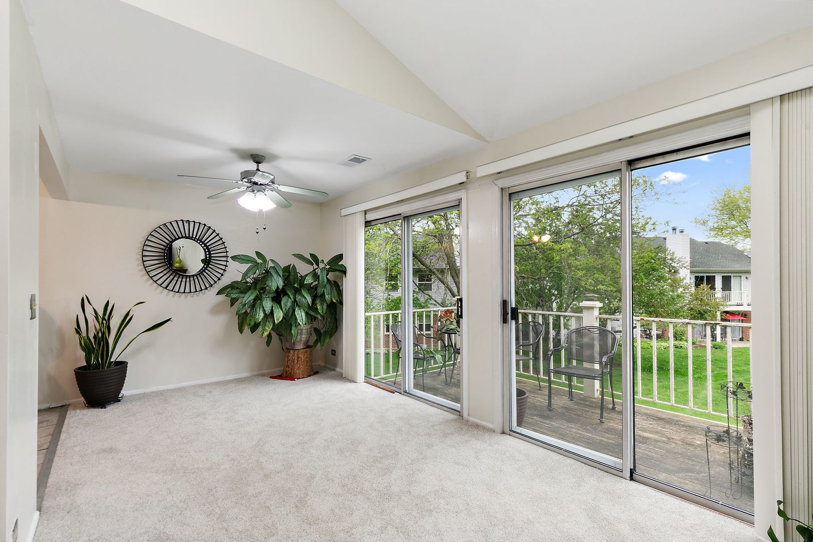 2838 Meadow Lane #W2, Schaumburg, IL 60193