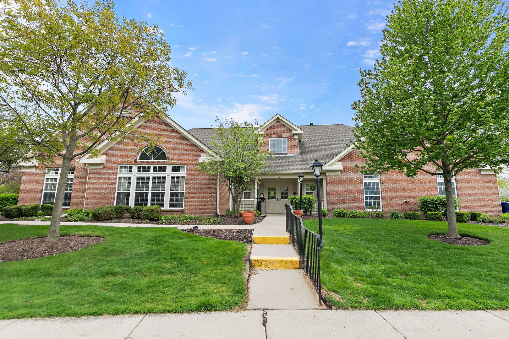 2838 Meadow Lane #W2, Schaumburg, IL 60193