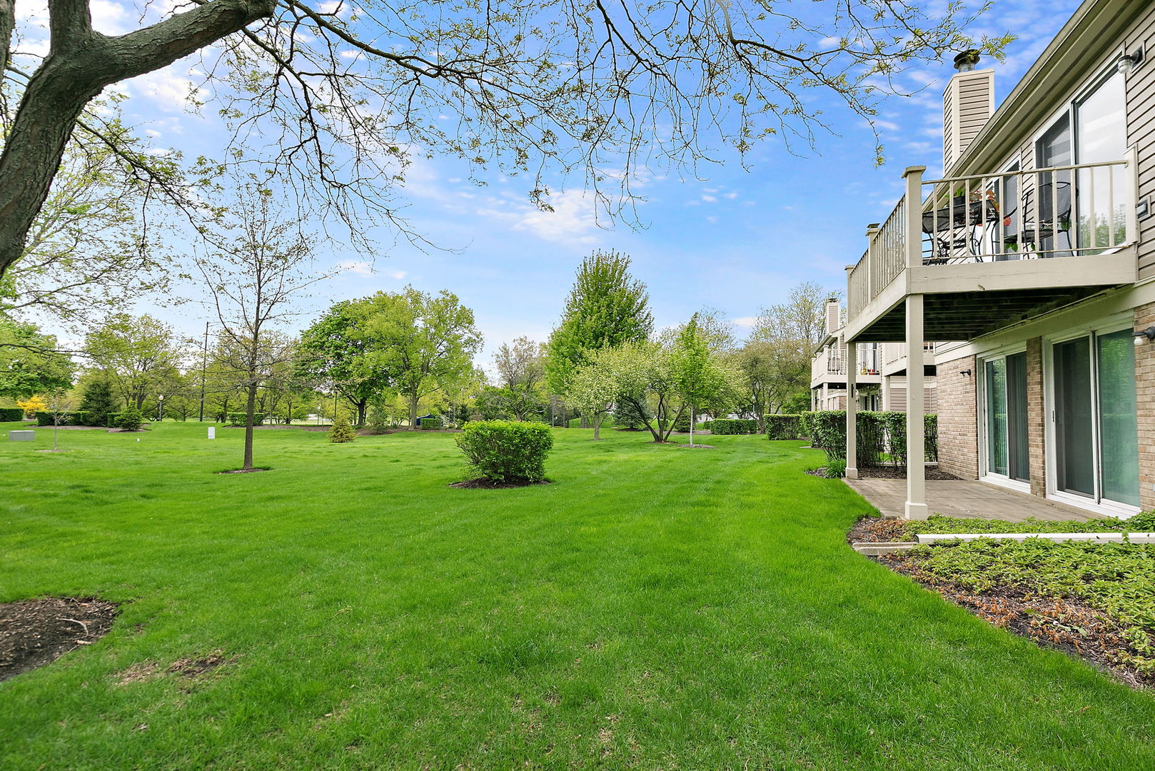 2838 Meadow Lane #W2, Schaumburg, IL 60193