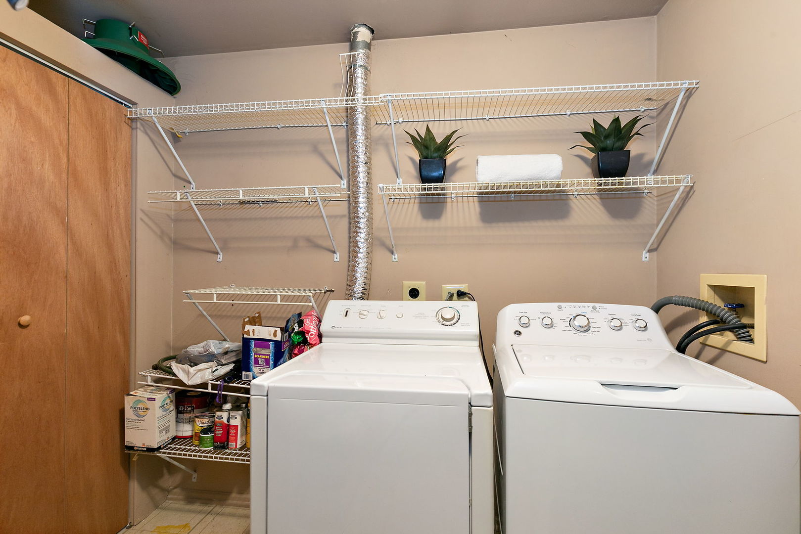 2838 Meadow Lane #W2, Schaumburg, IL 60193