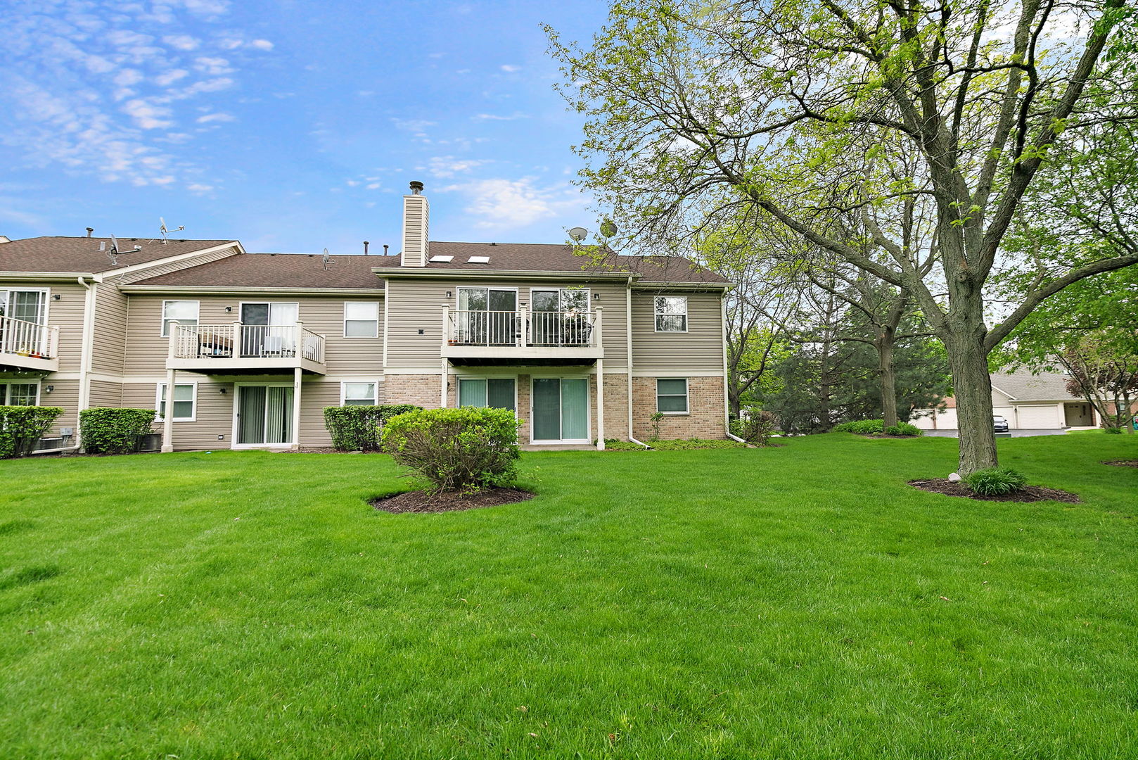 2838 Meadow Lane #W2, Schaumburg, IL 60193