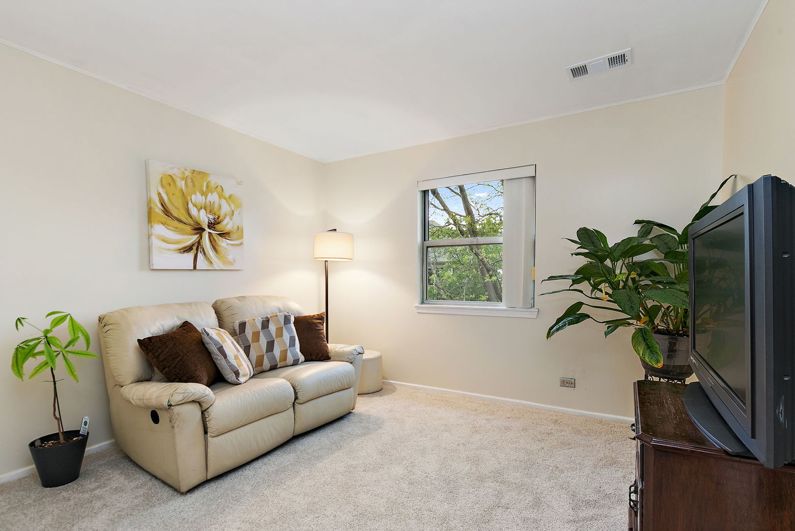 2838 Meadow Lane #W2, Schaumburg, IL 60193